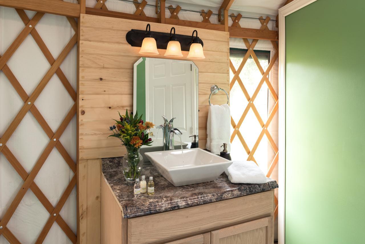 Yale Manor B&B & Yurt Glamping Exteriér fotografie