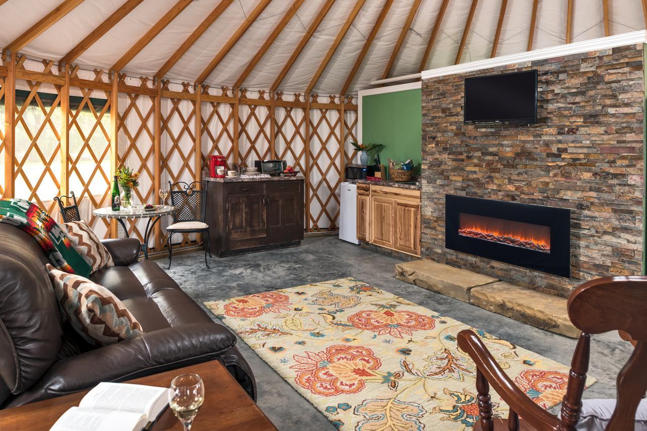Yale Manor B&B & Yurt Glamping Exteriér fotografie