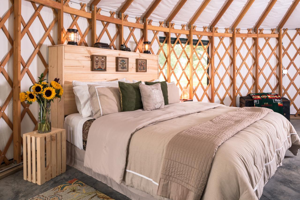 Yale Manor B&B & Yurt Glamping Exteriér fotografie