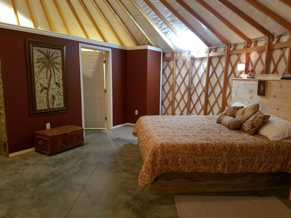 Yale Manor B&B & Yurt Glamping Exteriér fotografie