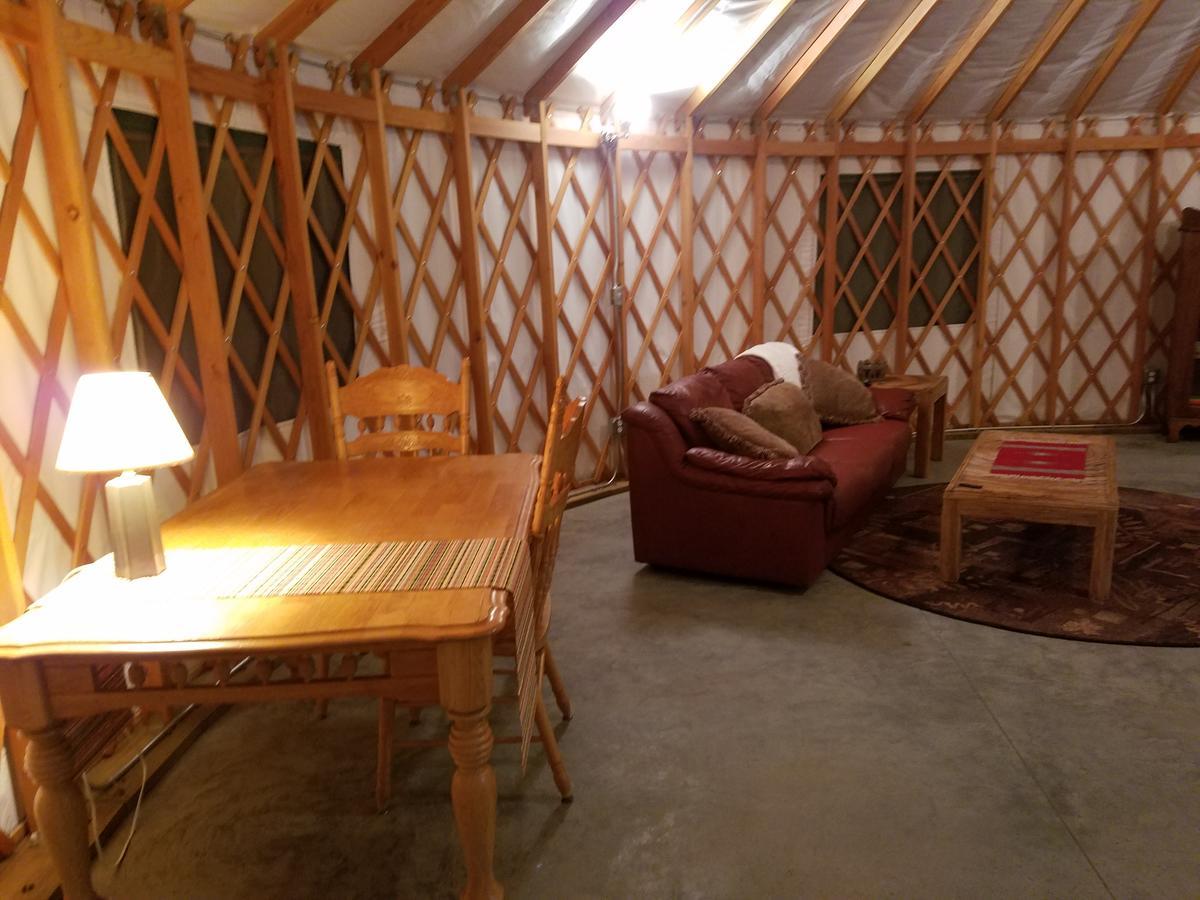Yale Manor B&B & Yurt Glamping Exteriér fotografie