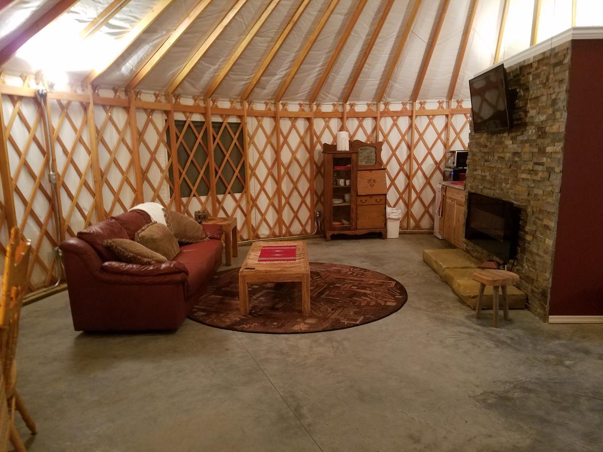 Yale Manor B&B & Yurt Glamping Exteriér fotografie