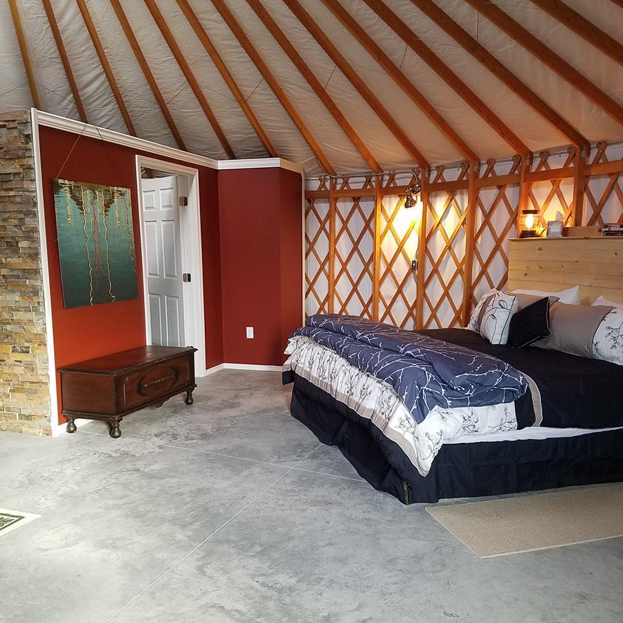 Yale Manor B&B & Yurt Glamping Exteriér fotografie