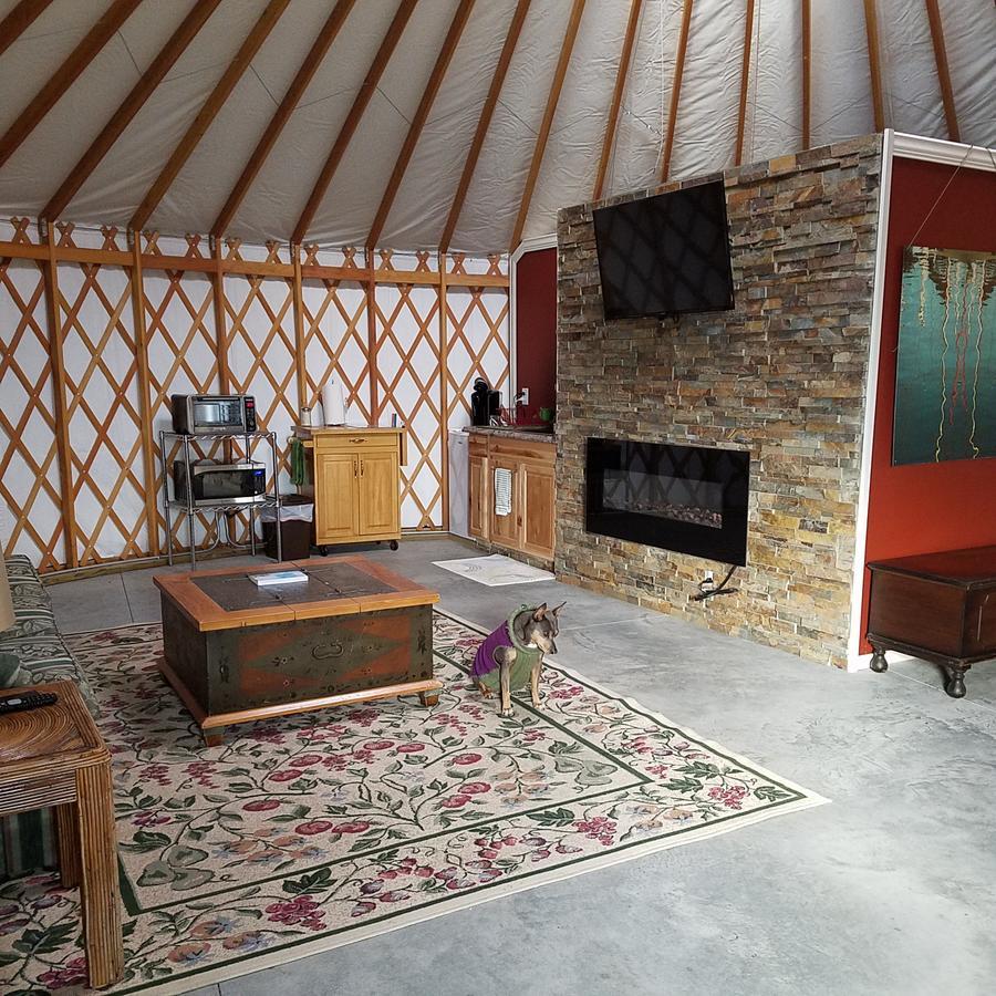 Yale Manor B&B & Yurt Glamping Exteriér fotografie